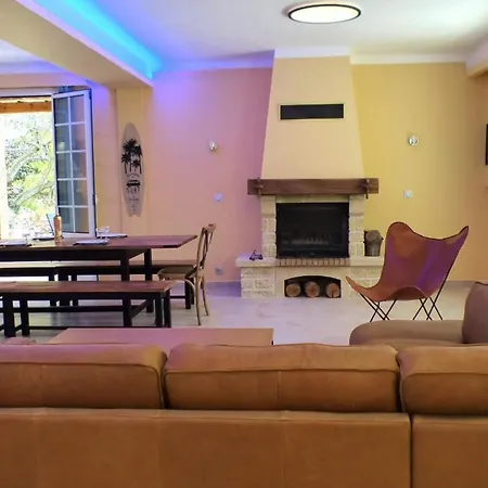 Bright House With Garden And Private Pool 펜션 올라이율스