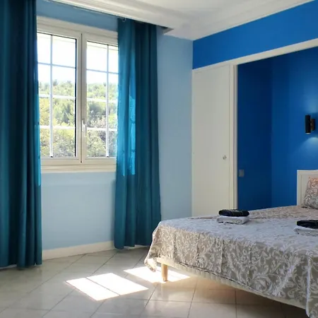 Дом отдыха Bright House With Garden And Private Pool *