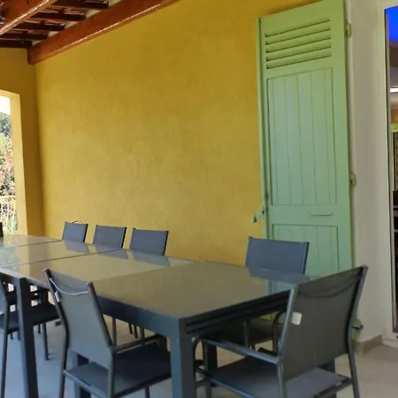Hébergement de vacances Bright House With Garden And Private Pool *
